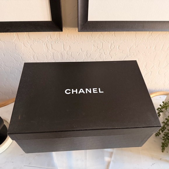 CHANEL 22p White & Red Runner Sneakers - Picture 12 of 12